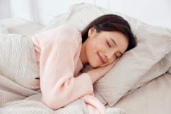 Có nên uống đông trùng hạ thảo trước khi đi ngủ không?
