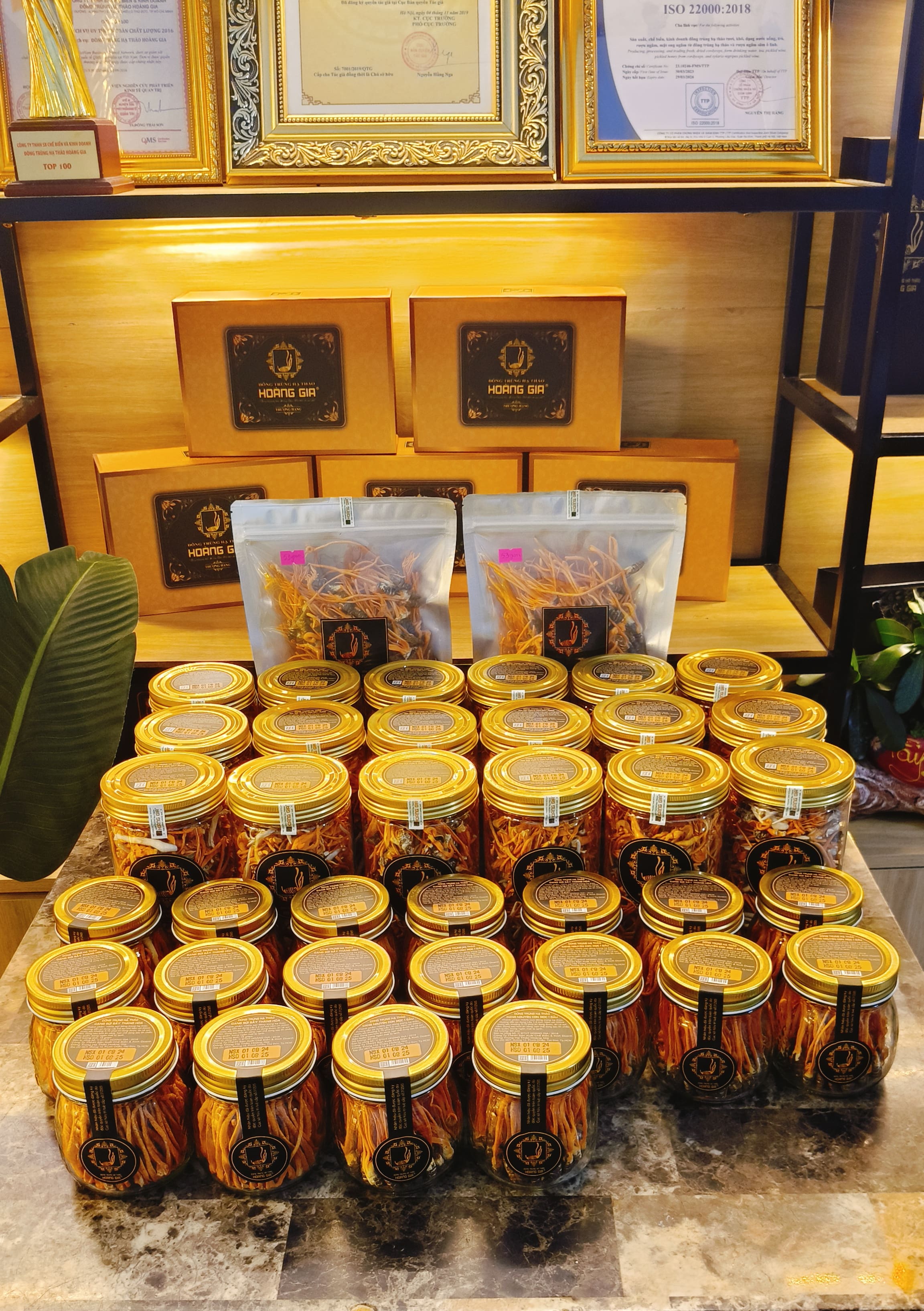 uống đông trùng hạ thảo có nóng không