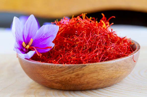 đông trùng hạ thảo và nhụy hoa nghệ tây