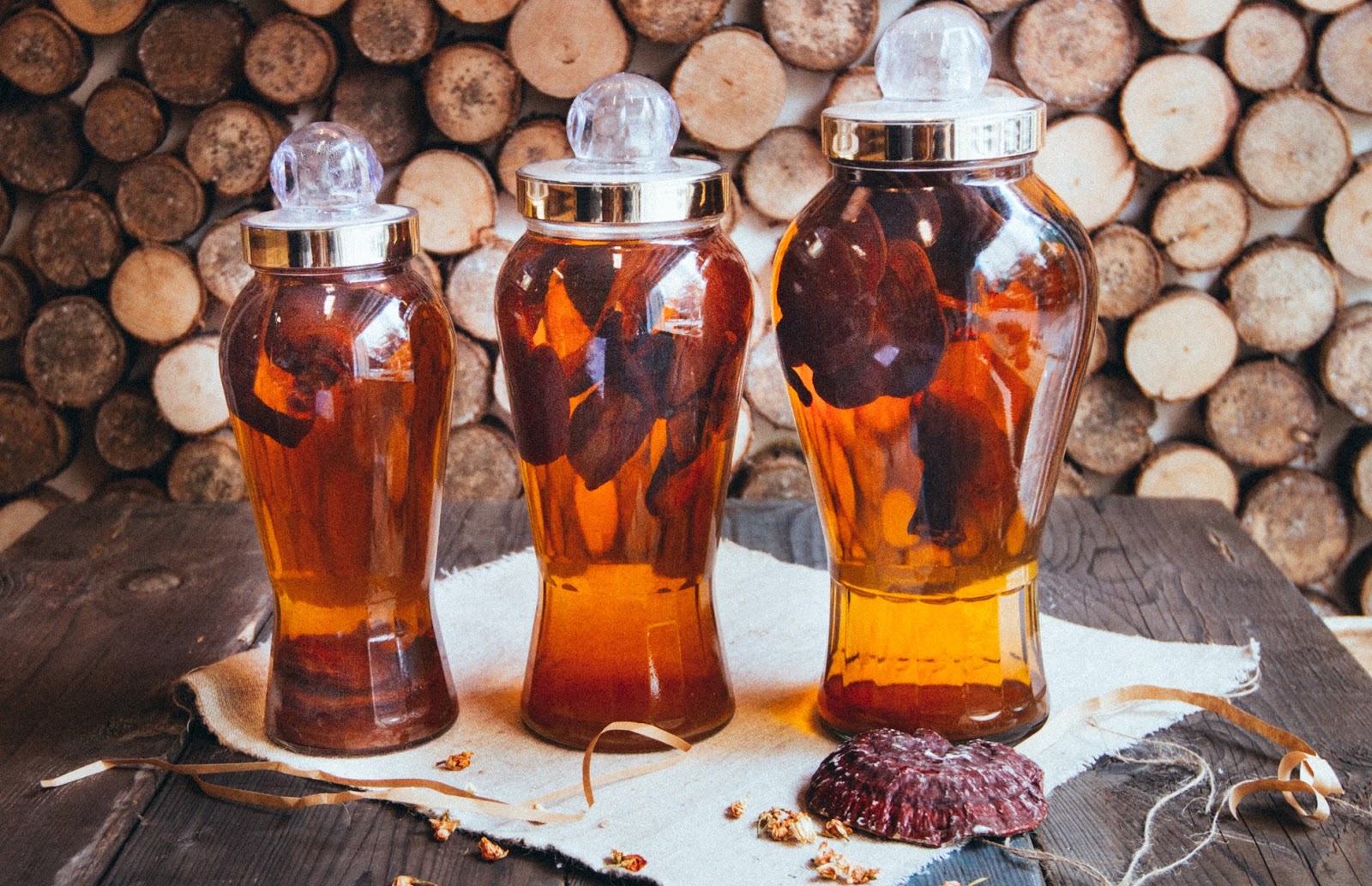 Rượu nấm linh chi giúp tăng cường sinh lực phái mạnh