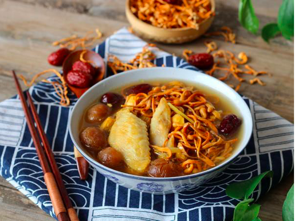 uống đông trùng hạ thảo đúng cách